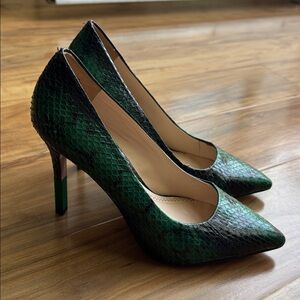 Pour La Victoire • Green Snakeskin Heels